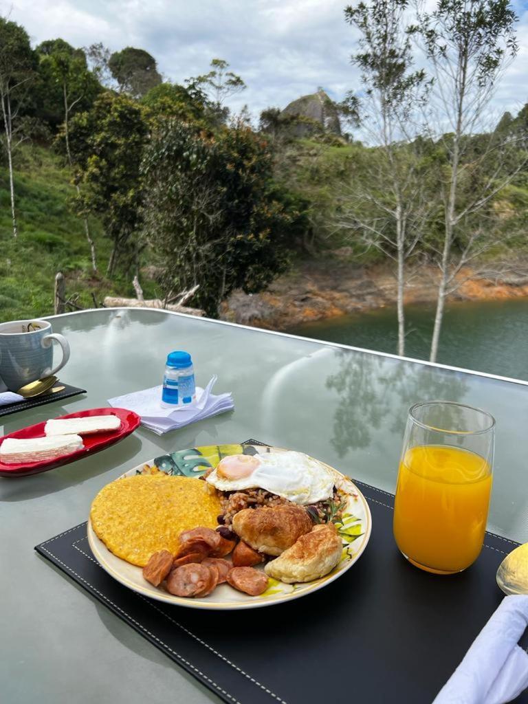 Sin Prisa "Not Rush" Cabana Preciosa! Con Jacuzzi, Vista Y Acceso Directo Al Embalse, Vista A La Piedra , Deporte Acuatico Paddle Board And Breakfast Incluidos ! Imperdible Guatapé Eksteriør billede