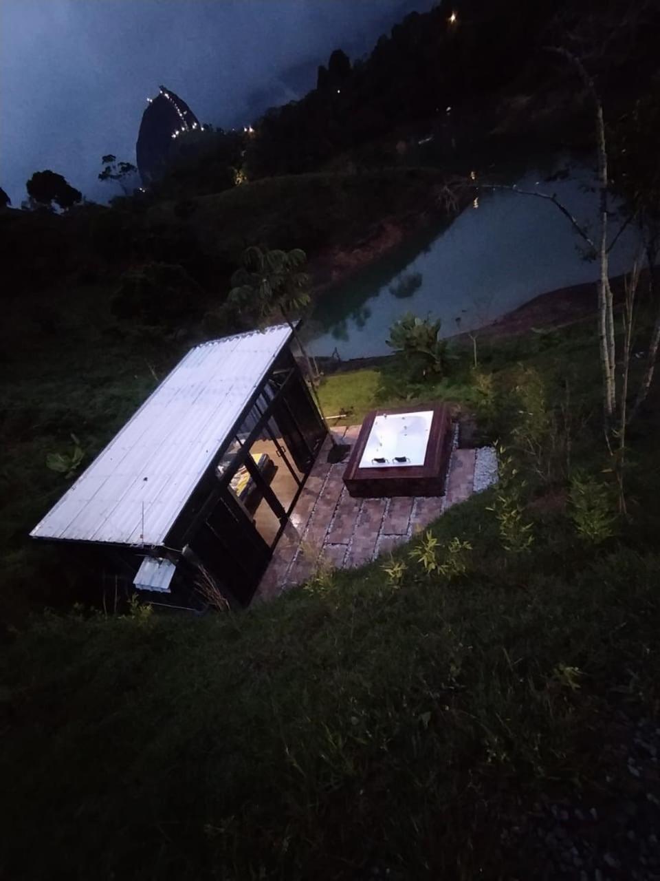 Sin Prisa "Not Rush" Cabana Preciosa! Con Jacuzzi, Vista Y Acceso Directo Al Embalse, Vista A La Piedra , Deporte Acuatico Paddle Board And Breakfast Incluidos ! Imperdible Guatapé Eksteriør billede